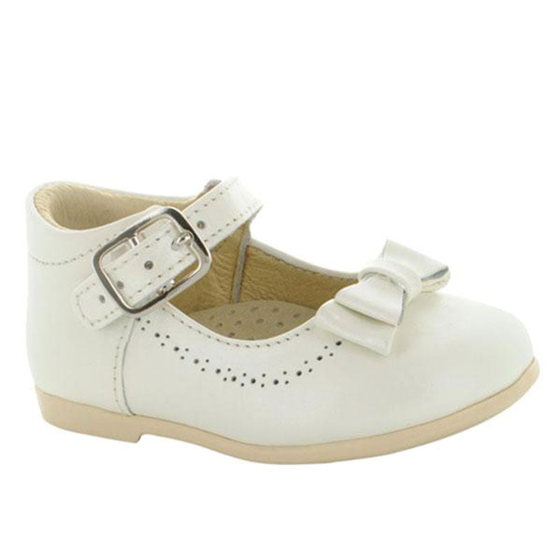 Zapato-Color-Beige-Con-Hebilla-Y-Mono-Para-Nina