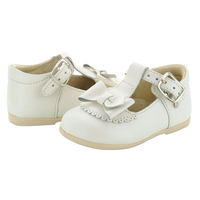 Zapatos-Para-Cereminia-Antiderrapante-Color-Beige-Con-Mono-Para-Nina