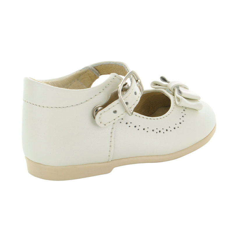 Zapatos-Para-Ceremonia-Color-Beige-Con-Hebilla-Y-Mono-Para-Nina