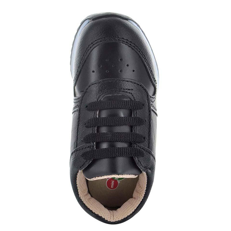 Tenis de piel color negro para niños frontal